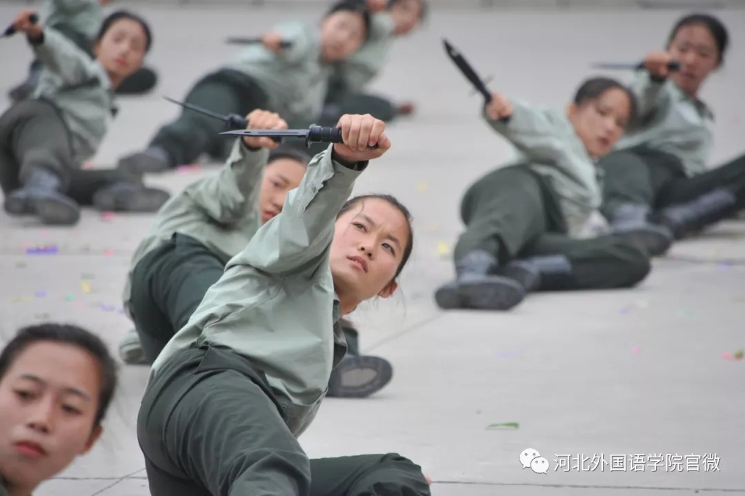 授予张悦冰,陈佳琪等1445名同学"内务标兵个人"荣誉称号,授予郭绍涵