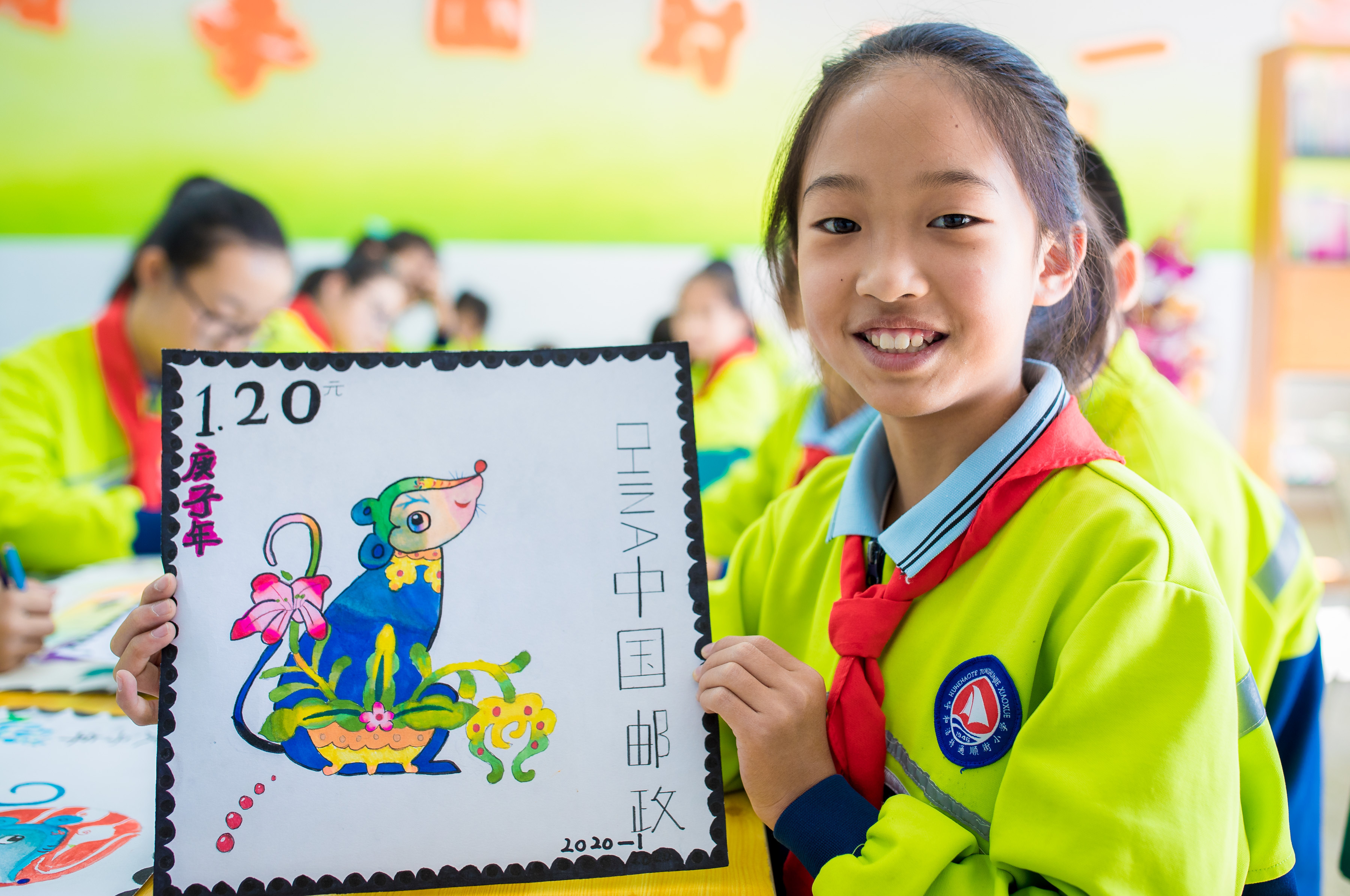 通顺街小学:彩绘生肖邮票 迎接"世界邮政日"