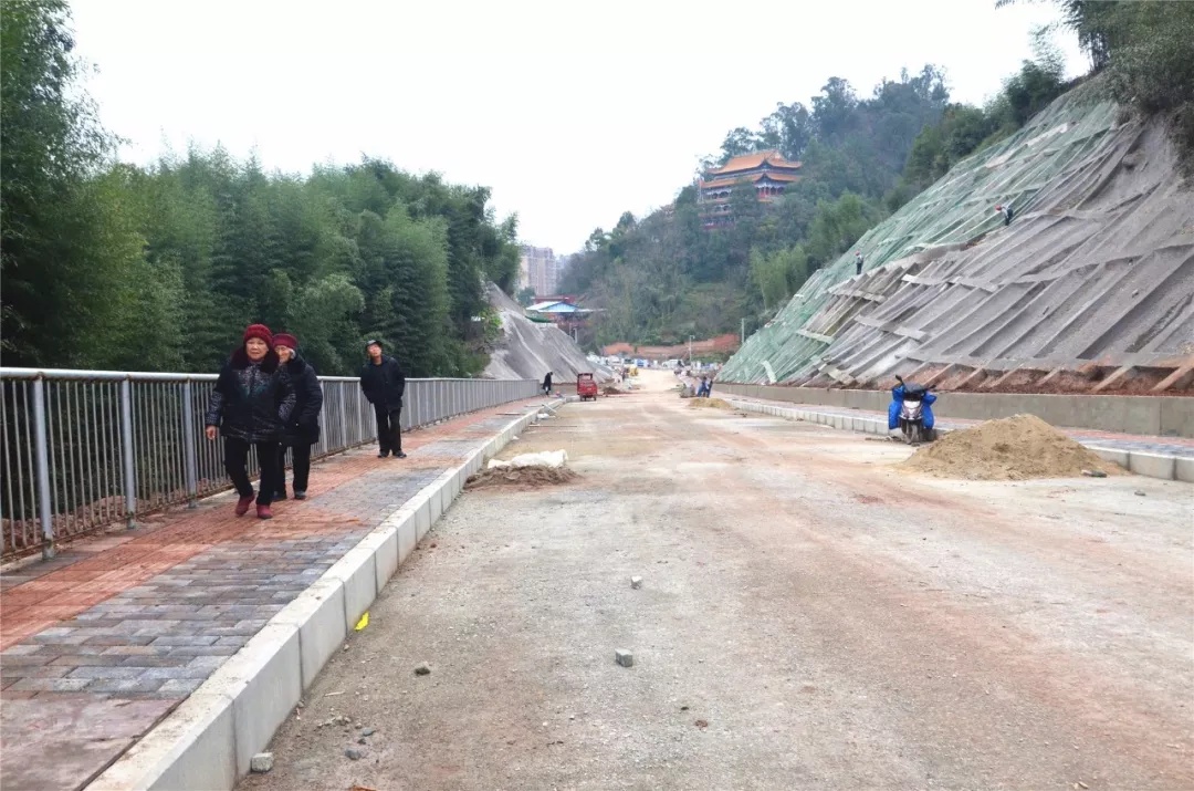 畅行都梁新区与梁山城区之间,梁平这条路即将完工并通车!