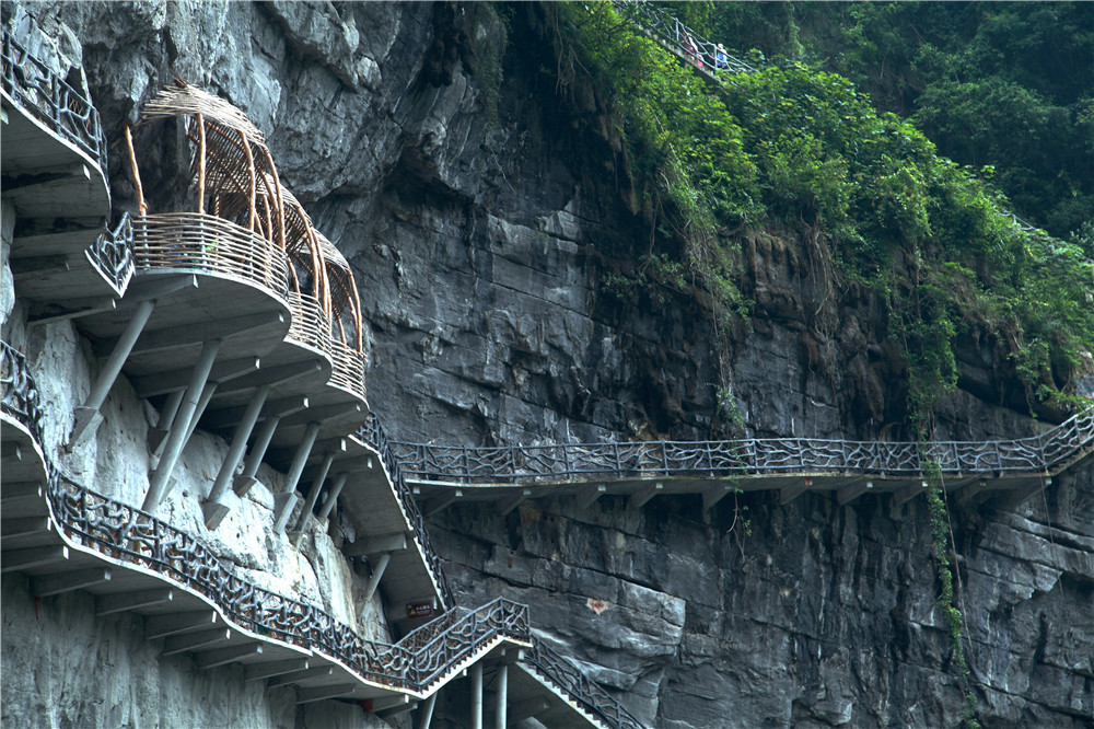 罗城:天坑溶洞观光旅游的棉花天坑旅游度假区!