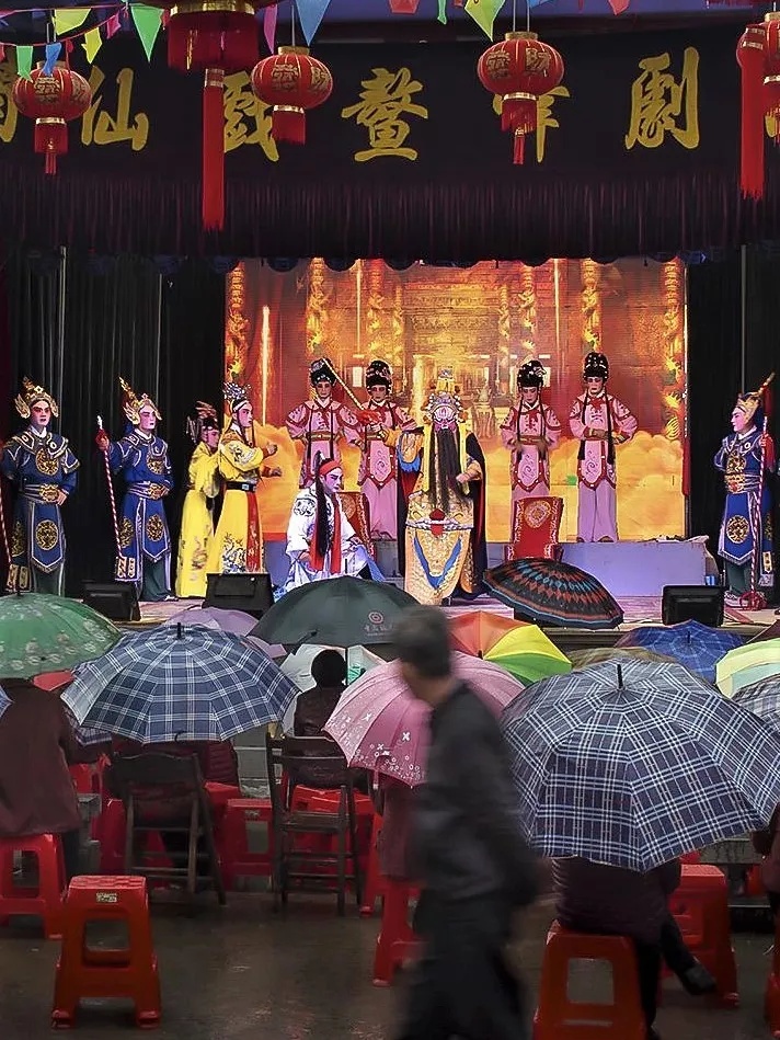 村村有戏台,天天有戏看莆仙戏在莆田广受欢迎现有100多个剧团一年演出