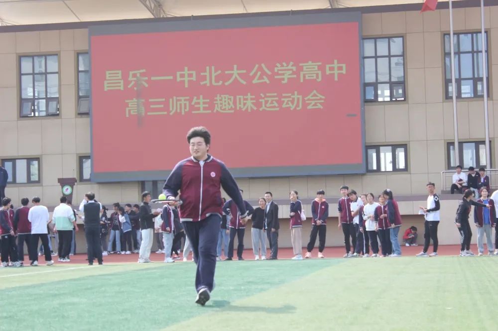 学生自绘彩蛋昌乐二中:开展趣味体育活动昌乐一中:校园踏青活动特色