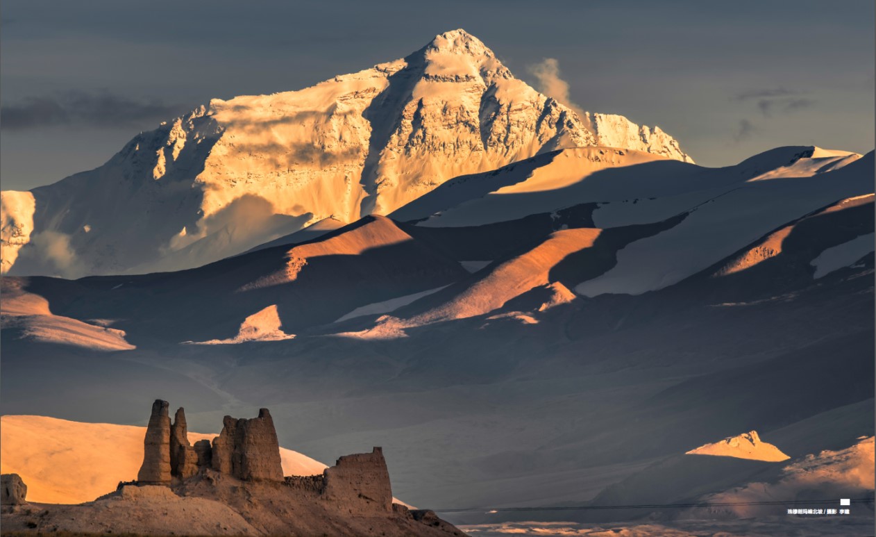 (青藏高原地形图) 世界最高峰——珠穆朗玛峰高达884443米