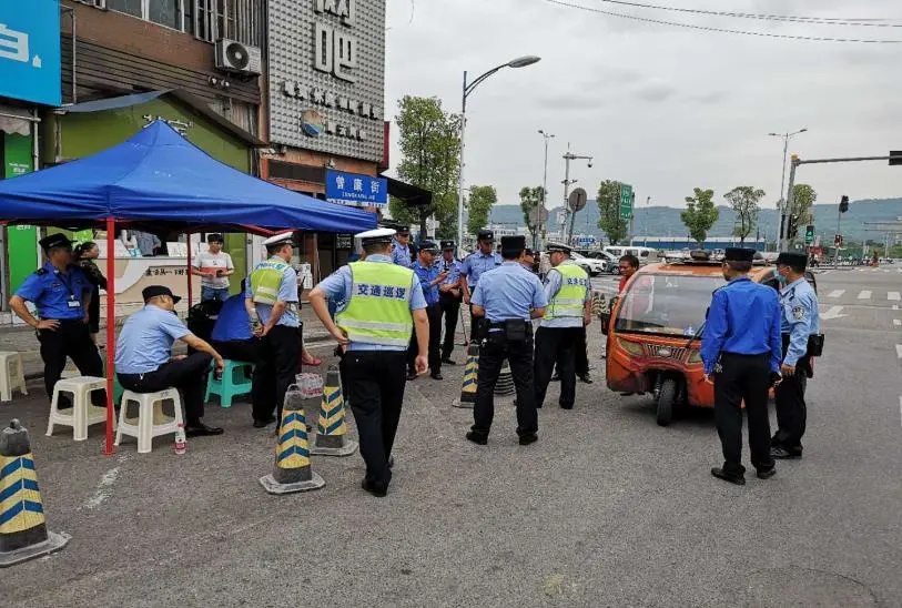 直击！高新区扩大三轮车限行区域正式启动|直击！高新区扩大三轮车限行区域正式启动，整治效果明显