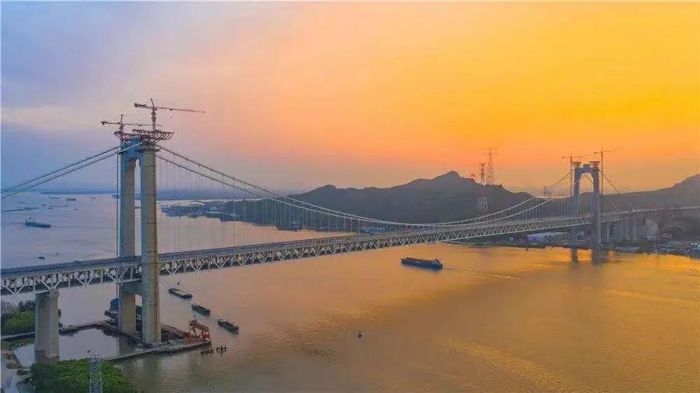 悬索桥|一桥飞架南北，中国桥架起满满中国自信