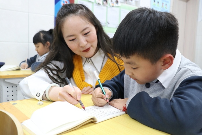 济南高新区汉峪小学增加课后“作业指导”时间，95%以上学生可在校完成作业