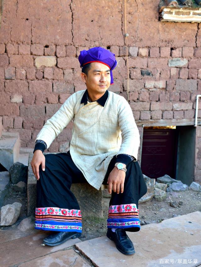 傈僳族男子服饰图片