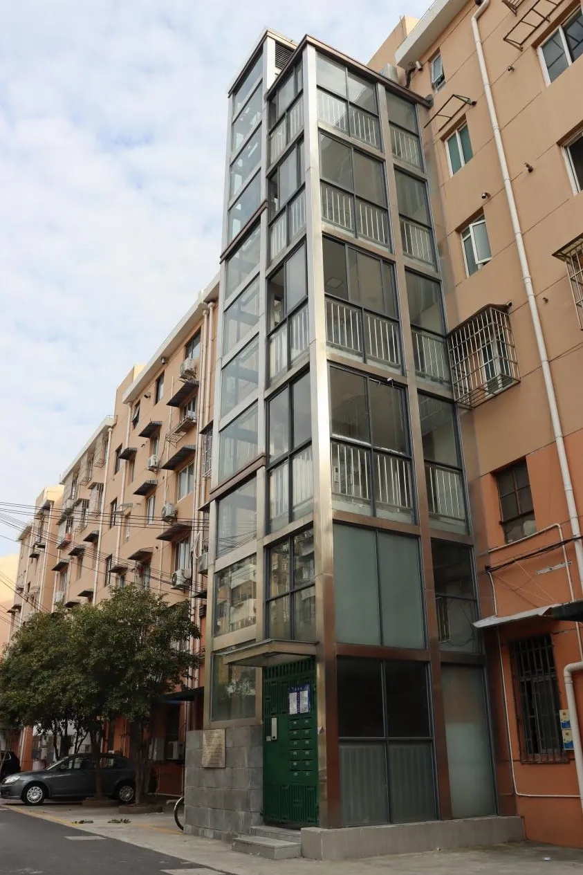区政府高度重视下,宝山区自2019年起大力推进既有多层住宅加装电梯