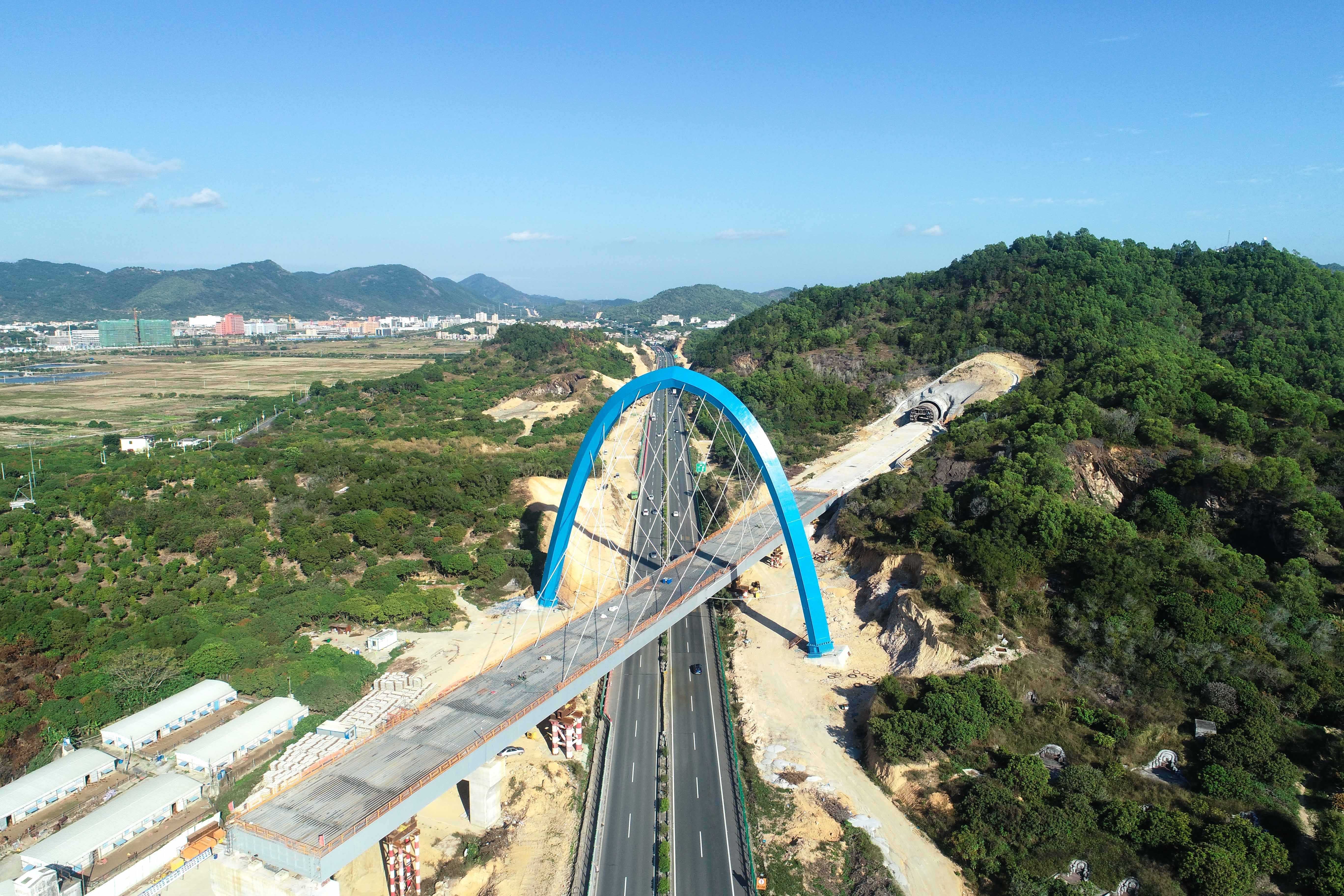 广汕铁路迎风跨海加速建设