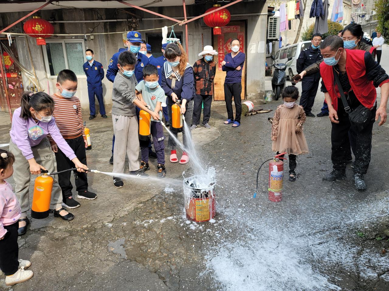 南京市玄武区红山街道开展黄家圩地区消防演练