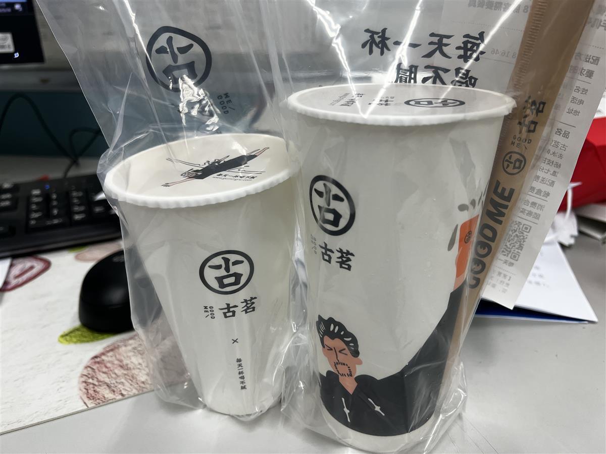 光谷一家古茗门店店员透露,这是因为外卖平台有抽点,比如包装费,派送