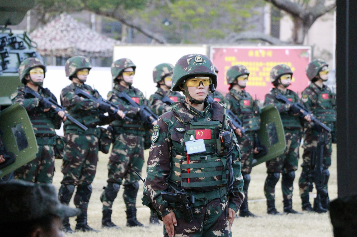 驻港部队特战军官马严从女兵王到女教官