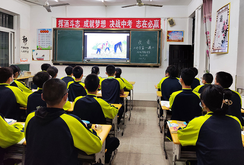 丹江口市60000余名中小学生收看《开学第一课》