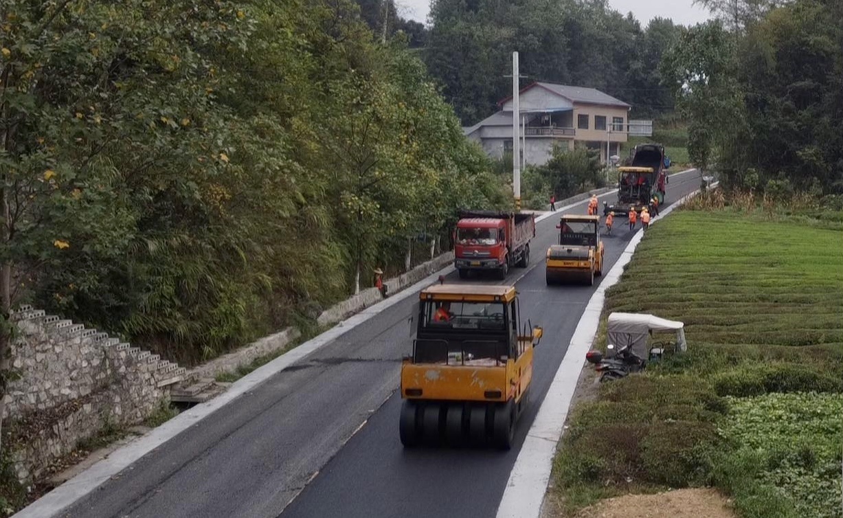 鹤峰县341省道路面改造工程预计10月底全部完成