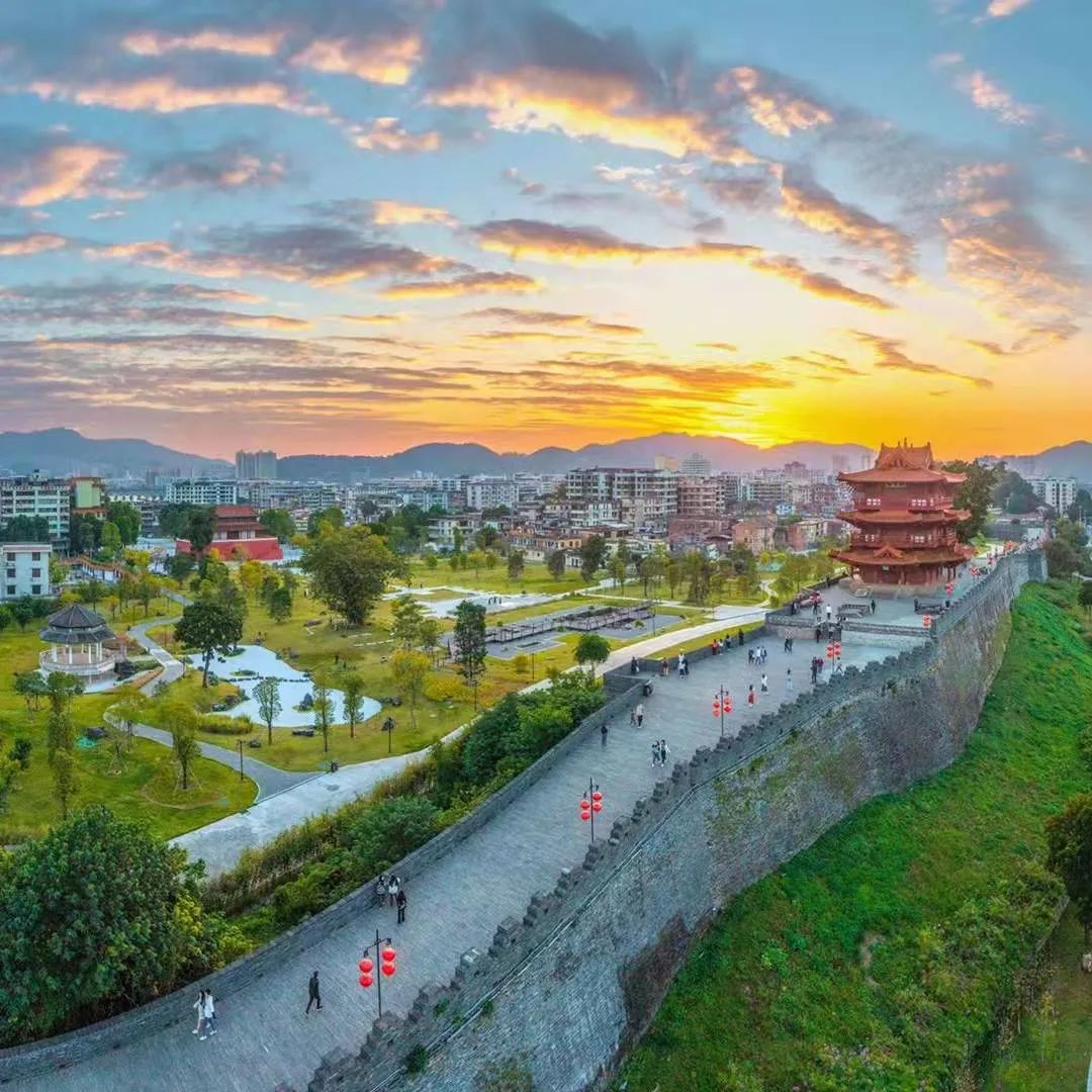 始建于宋的肇庆古城墙周长2800多米,虽然历尽沧桑,也经过20多次修葺