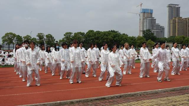 武昌理工学院举行“太极拳”教学成果展示！组图！